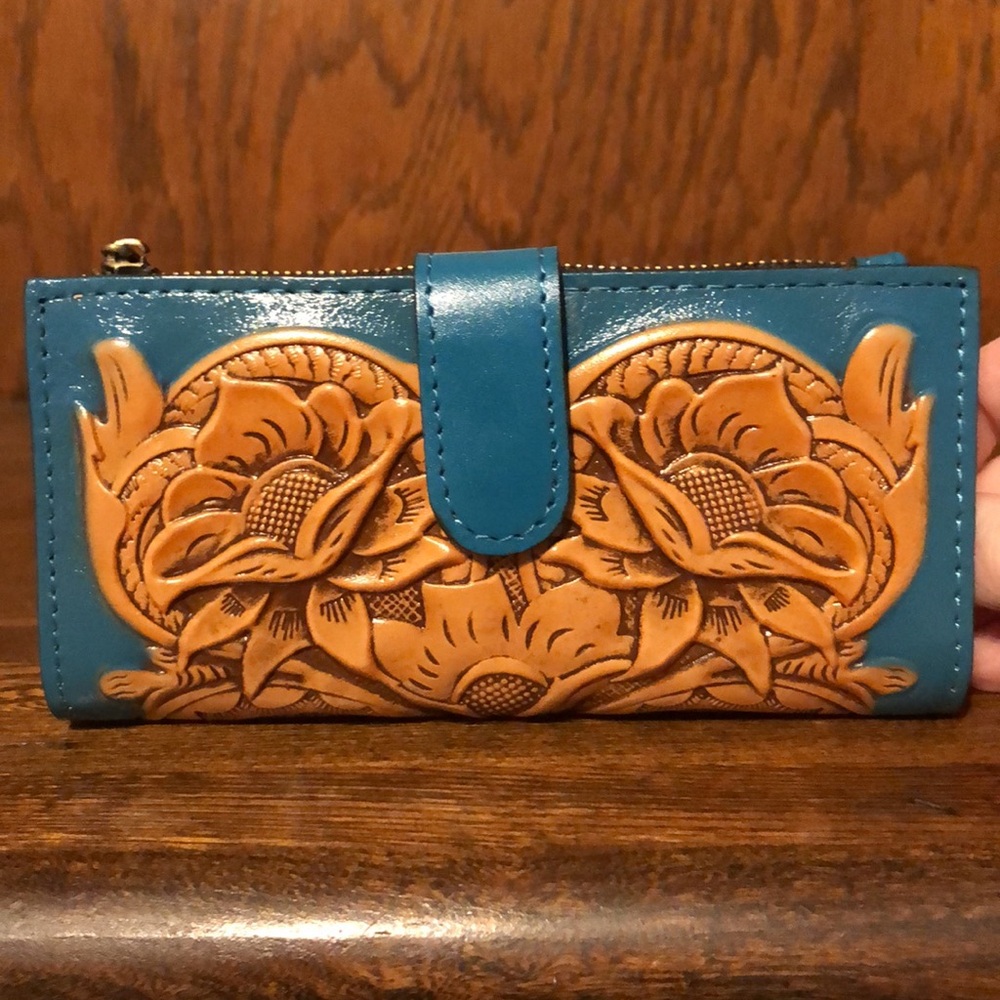 NWT-Patricia Nash-Natural Cavo Tooled-Nazari Bifold Wallet-Turquoise-$89